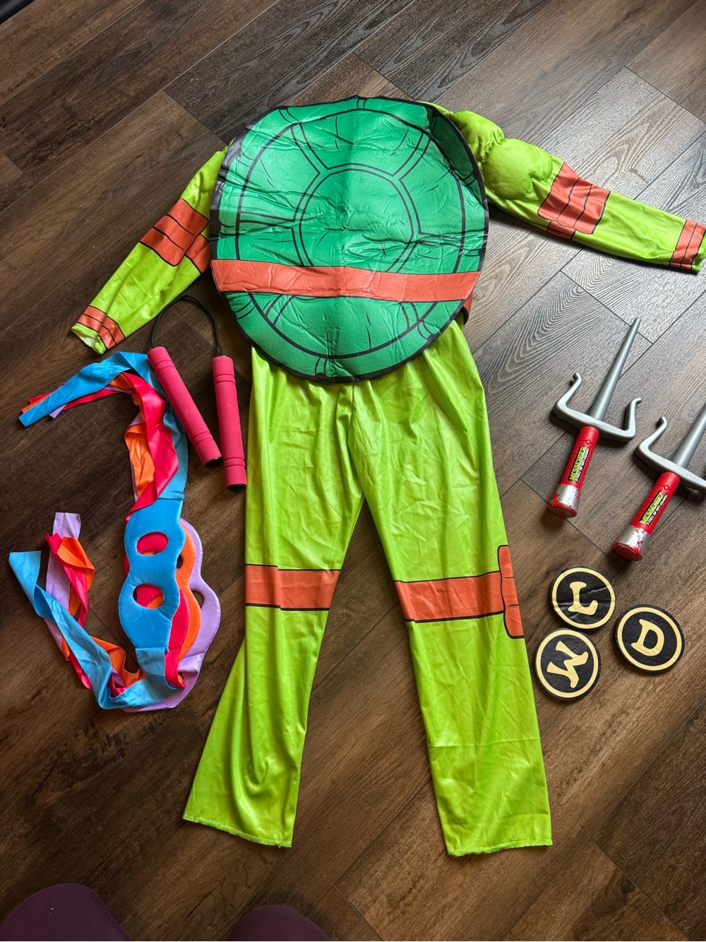 Teenage Mutant Ninja Turtle Costume Set with Accessories - Picture 5 of 6
